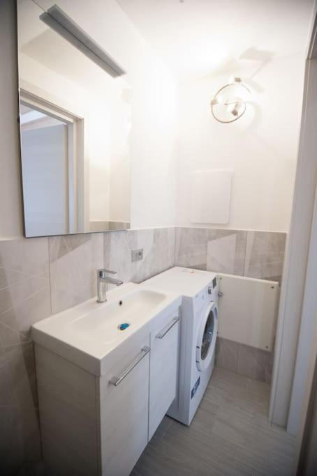 Casa Gemma - Big Family House With Free Parking Apartment San Giovanni Lupatoto Exterior photo